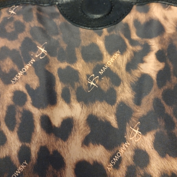 B Makowaky Leather Shoulder Bag/Purse - Picture 6 of 7